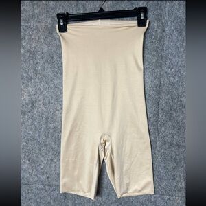 Spanx Woman Size Medium High-Waisted‎ Mid-Thigh Shaper Shorts